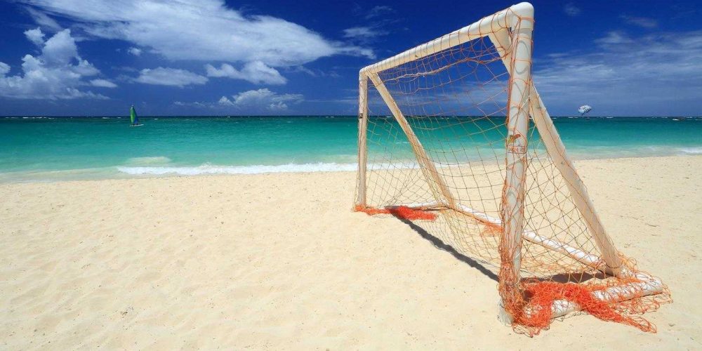 В «PapaDeMore» на Арабатской стрелке пройдет открытый турнир по пляжному футболу